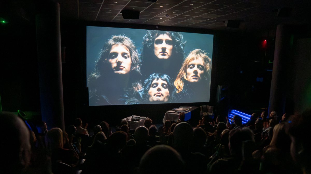 Queenブライアン・メイとGenelecが、新たな『Queen II』2026ミックスをロンドンで披露しファンを魅了